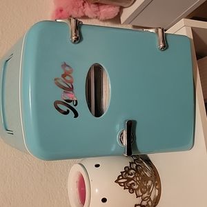 Mini fridge